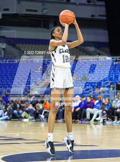 Thumbnail 2 in Clark vs. DeSoto (UIL 6A State Semifinal) photogallery.