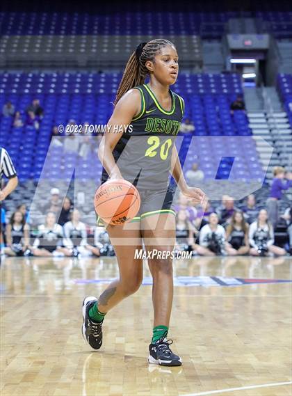 Thumbnail 3 in Clark vs. DeSoto (UIL 6A State Semifinal) photogallery.