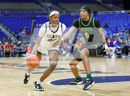 Thumbnail 1 in Clark vs. DeSoto (UIL 6A State Semifinal) photogallery.