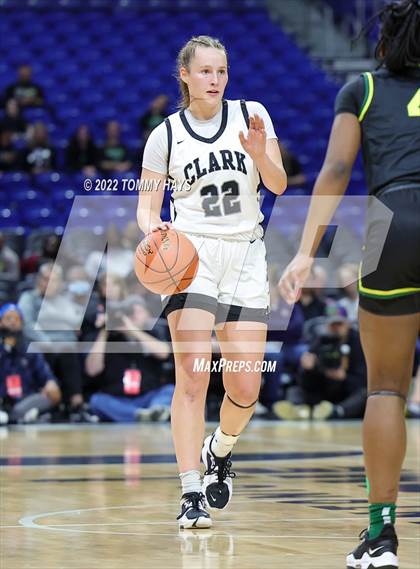 Thumbnail 3 in Clark vs. DeSoto (UIL 6A State Semifinal) photogallery.
