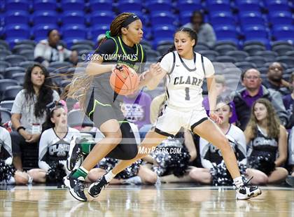 Thumbnail 3 in Clark vs. DeSoto (UIL 6A State Semifinal) photogallery.