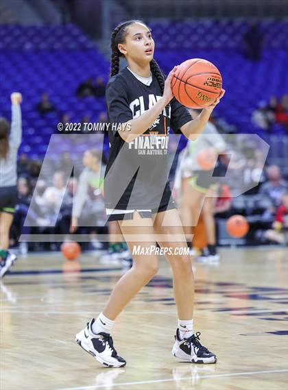 Thumbnail 3 in Clark vs. DeSoto (UIL 6A State Semifinal) photogallery.