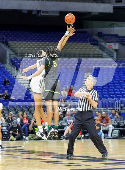 Thumbnail 1 in Clark vs. DeSoto (UIL 6A State Semifinal) photogallery.