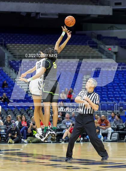 Thumbnail 2 in Clark vs. DeSoto (UIL 6A State Semifinal) photogallery.