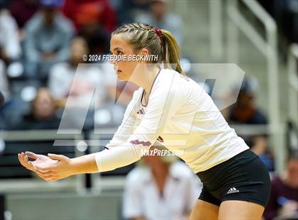 Thumbnail 1 in Johnson City vs. Wink (UIL 2A Volleyball Division I Final) photogallery.