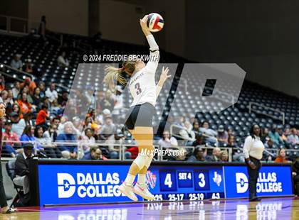 Thumbnail 2 in Johnson City vs. Wink (UIL 2A Volleyball Division I Final) photogallery.