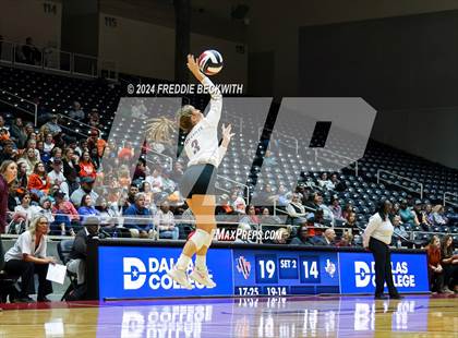 Thumbnail 1 in Johnson City vs. Wink (UIL 2A Volleyball Division I Final) photogallery.