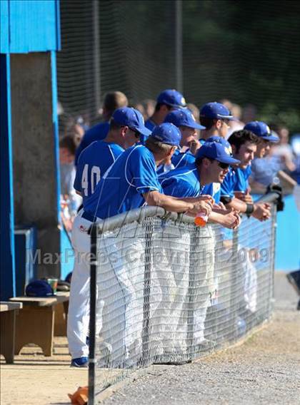 Thumbnail 1 in Highlands vs Newport Central Catholic (36th District Championhip) photogallery.