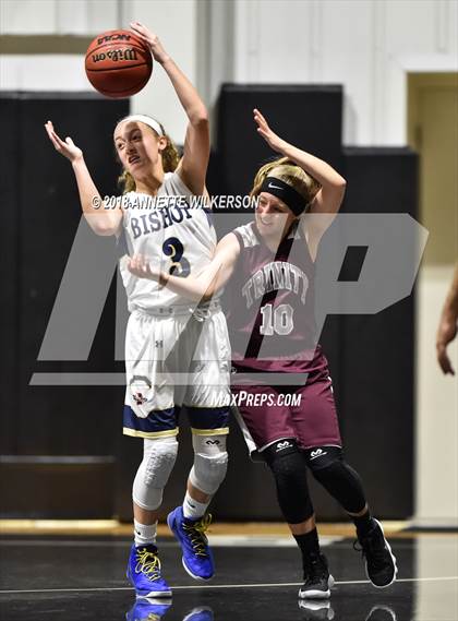 Thumbnail 2 in Trinity Christian Academy vs. Bishop McLaughlin Catholic photogallery.