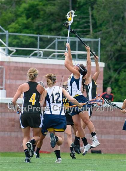 Thumbnail 2 in Shoreham-Wading River vs. Honeoye Falls-Lima (NYSPHSAA Class C Semifinal) photogallery.