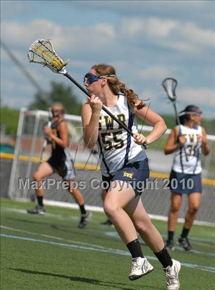 Thumbnail 2 in Shoreham-Wading River vs. Honeoye Falls-Lima (NYSPHSAA Class C Semifinal) photogallery.