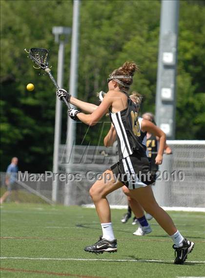 Thumbnail 2 in Shoreham-Wading River vs. Honeoye Falls-Lima (NYSPHSAA Class C Semifinal) photogallery.