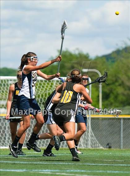 Thumbnail 2 in Shoreham-Wading River vs. Honeoye Falls-Lima (NYSPHSAA Class C Semifinal) photogallery.