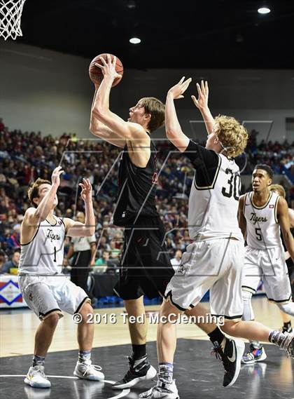 Thumbnail 1 in Bentonville vs. Cabot (AAA 7A Final) photogallery.