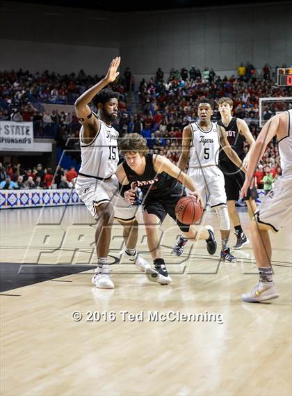 Thumbnail 1 in Bentonville vs. Cabot (AAA 7A Final) photogallery.