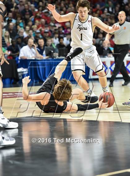Thumbnail 1 in Bentonville vs. Cabot (AAA 7A Final) photogallery.