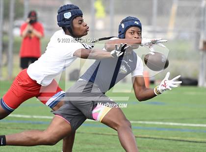 Thumbnail 3 in St. John Bosco vs. Los Alamitos (Battle At The Beach) photogallery.