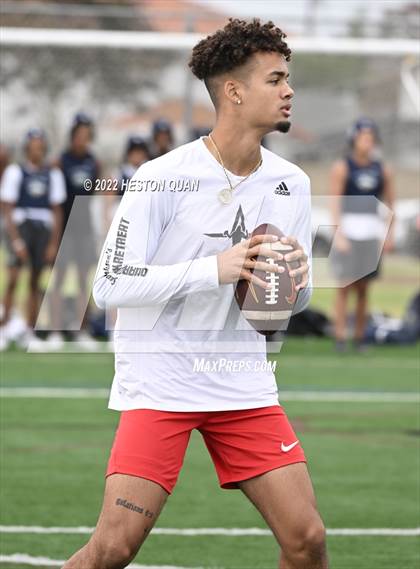 Thumbnail 3 in St. John Bosco vs. Los Alamitos (Battle At The Beach) photogallery.