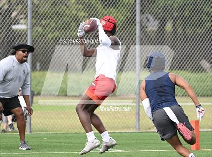 Thumbnail 2 in St. John Bosco vs. Los Alamitos (Battle At The Beach) photogallery.
