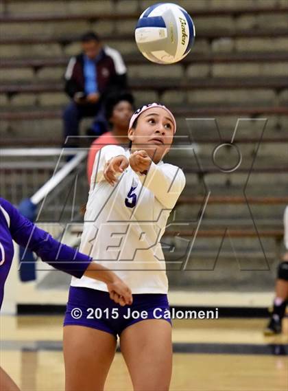 Thumbnail 2 in Highlands vs Brackenridge photogallery.