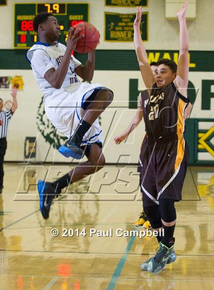 Thumbnail 1 in Marcos de Niza vs Buckeye (Horizon Invitational) photogallery.
