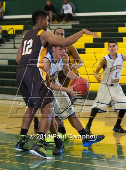 Thumbnail 2 in Marcos de Niza vs Buckeye (Horizon Invitational) photogallery.