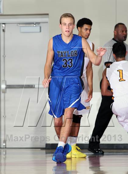 Thumbnail 2 in Katy Taylor vs. Klein Oak (McDonald's Texas Invitational) photogallery.