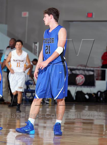 Thumbnail 3 in Katy Taylor vs. Klein Oak (McDonald's Texas Invitational) photogallery.