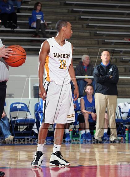 Thumbnail 1 in Katy Taylor vs. Klein Oak (McDonald's Texas Invitational) photogallery.