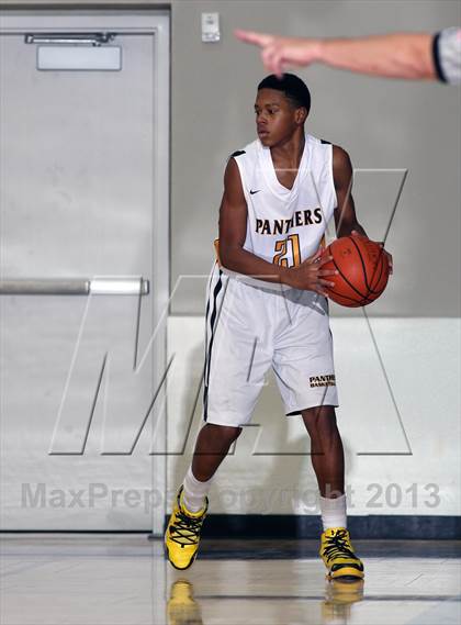 Thumbnail 2 in Katy Taylor vs. Klein Oak (McDonald's Texas Invitational) photogallery.