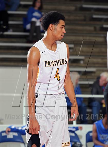 Thumbnail 3 in Katy Taylor vs. Klein Oak (McDonald's Texas Invitational) photogallery.