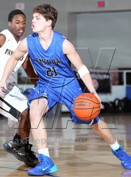 Thumbnail 2 in Katy Taylor vs. Klein Oak (McDonald's Texas Invitational) photogallery.