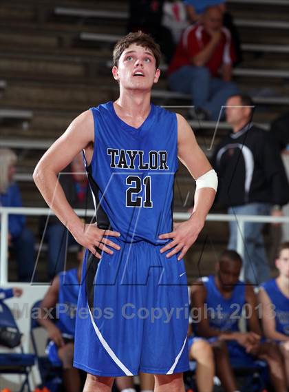 Thumbnail 2 in Katy Taylor vs. Klein Oak (McDonald's Texas Invitational) photogallery.