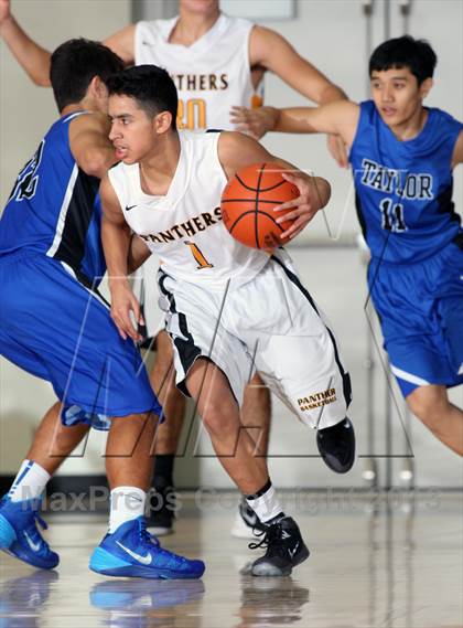Thumbnail 2 in Katy Taylor vs. Klein Oak (McDonald's Texas Invitational) photogallery.