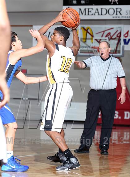 Thumbnail 2 in Katy Taylor vs. Klein Oak (McDonald's Texas Invitational) photogallery.