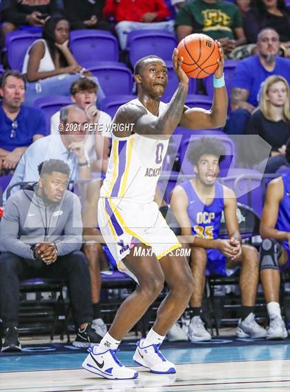 Thumbnail 1 in Montverde Academy vs Orlando Christian Prep (City of Palms Classic) photogallery.