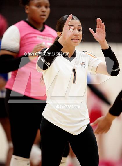 Thumbnail 2 in Sam Houston vs Haltom photogallery.