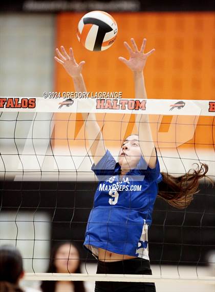 Thumbnail 3 in Sam Houston vs Haltom photogallery.