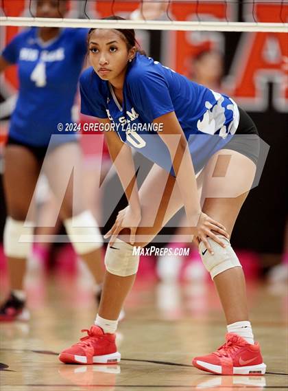Thumbnail 3 in Sam Houston vs Haltom photogallery.