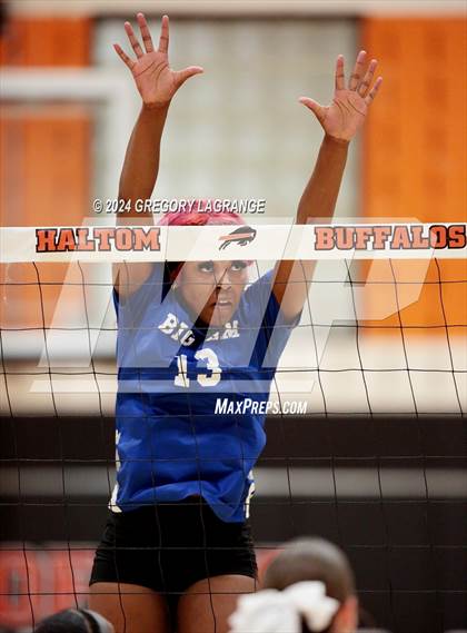 Thumbnail 1 in Sam Houston vs Haltom photogallery.