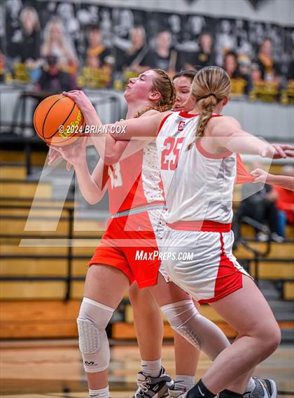 Thumbnail 2 in Walnut Ridge vs Cave City (3A-2 District Tournament) photogallery.