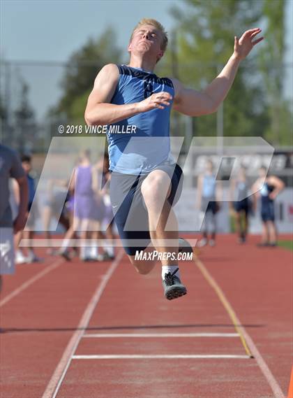 Thumbnail 3 in Sumner vs Rogers photogallery.