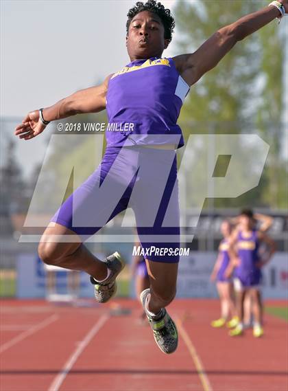Thumbnail 2 in Sumner vs Rogers photogallery.
