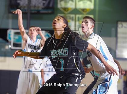 Thumbnail 2 in Clovis North vs. Deer Valley (Adidas Challenge) photogallery.