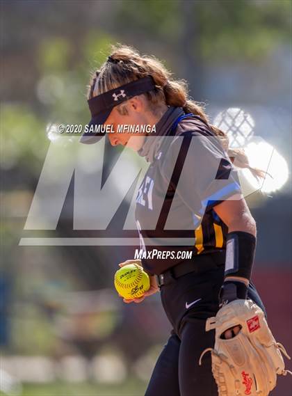 Thumbnail 3 in Skutt Catholic vs. Kearney photogallery.