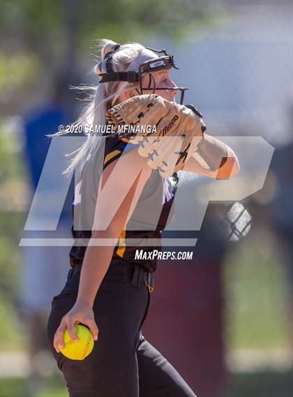 Thumbnail 1 in Skutt Catholic vs. Kearney photogallery.