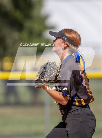 Thumbnail 1 in Skutt Catholic vs. Kearney photogallery.