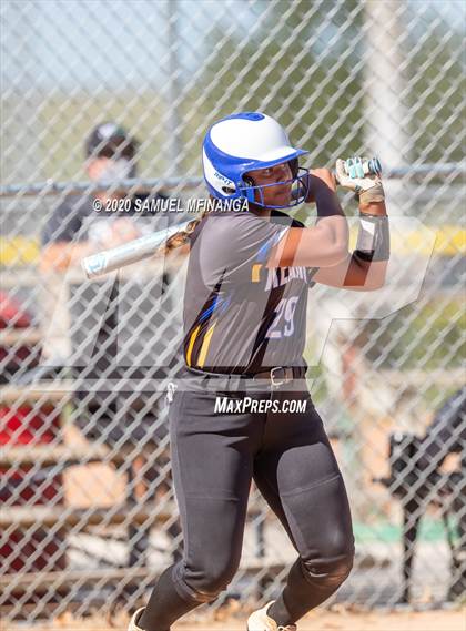 Thumbnail 3 in Skutt Catholic vs. Kearney photogallery.