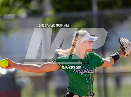 Thumbnail 1 in Skutt Catholic vs. Kearney photogallery.