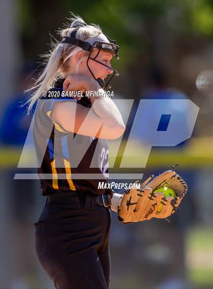 Thumbnail 2 in Skutt Catholic vs. Kearney photogallery.
